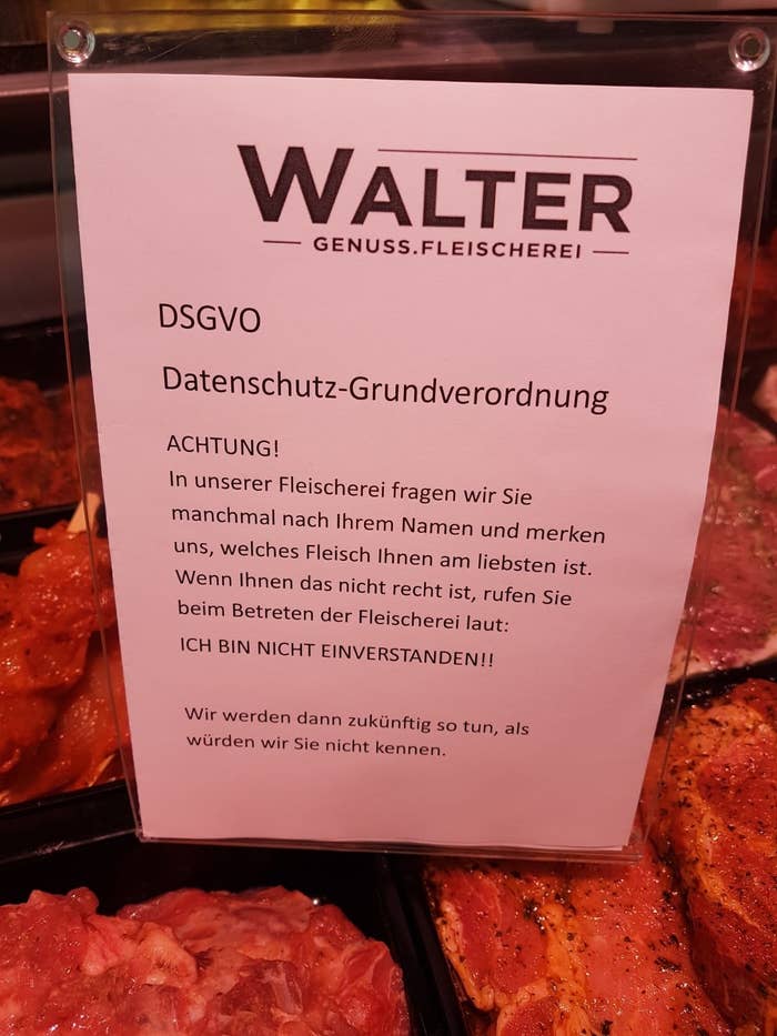 Dieser Metzger hat ein Schild zur DatenschutzGrundverordnung und es