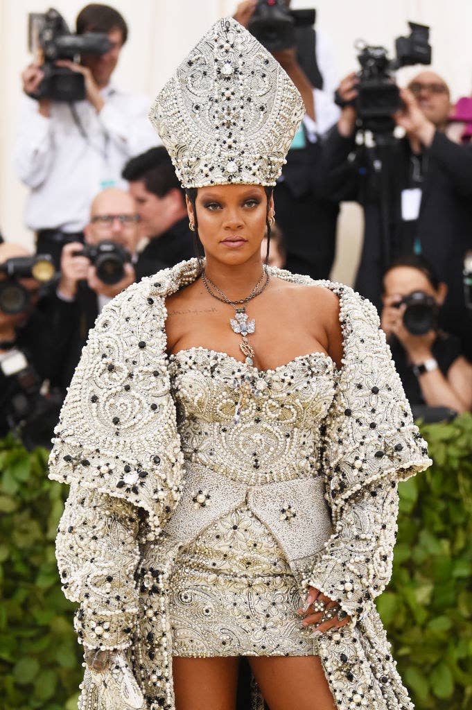 Rihanna S 2018 Met Gala Look Is Pope Fashion And It S Incredible