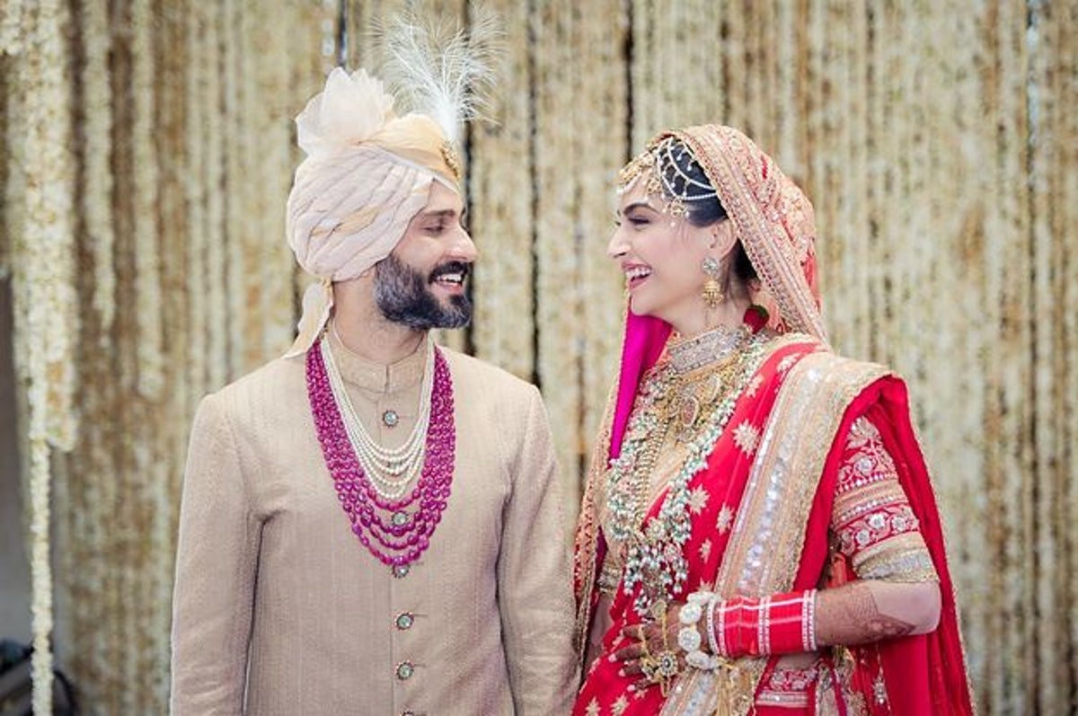 1200px x 797px - Dhol Bajao, Fam: Sonam Kapoor And Anand Ahuja Are Finally Married