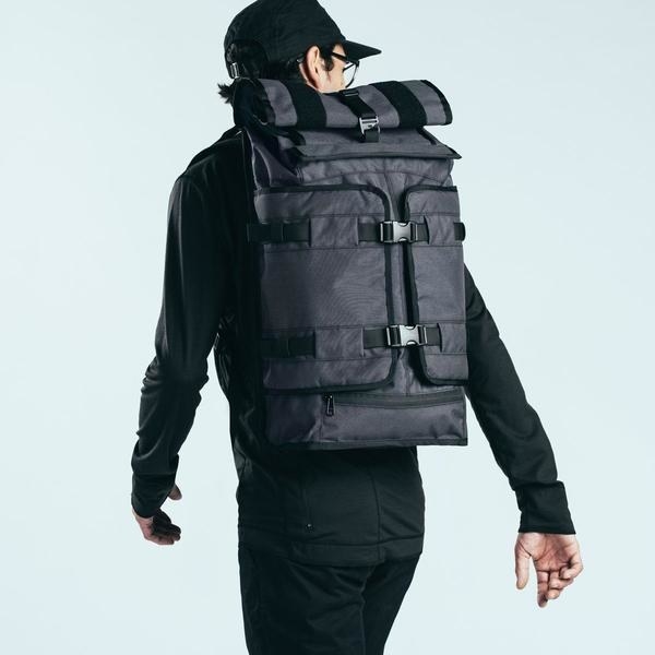 The Rhake is built to hold everything you need for work, play, and the occasional overnight. Purpose built pockets are large enough to hold all of your accessories and the weatherproof 22-liter main compartment can grow or shrink as needed to hold gear and clothing. A two-layer weatherproof construction is designed to keep your gear warm and dry through spring.