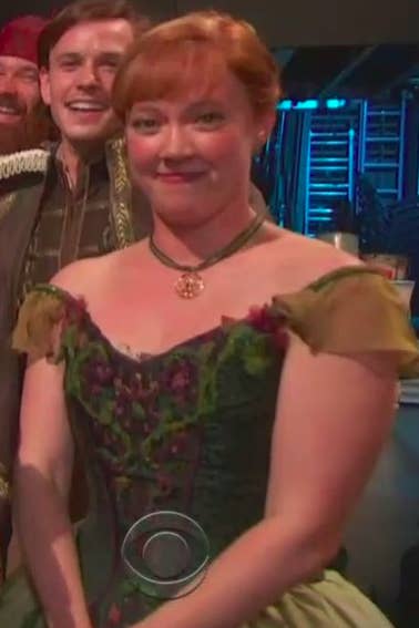 Here's What The Frozen Characters Look Like In The Movie Vs. At The Tony Awards Here's What The Frozen Characters Look Like In The Movie Vs. At The Tony Awards