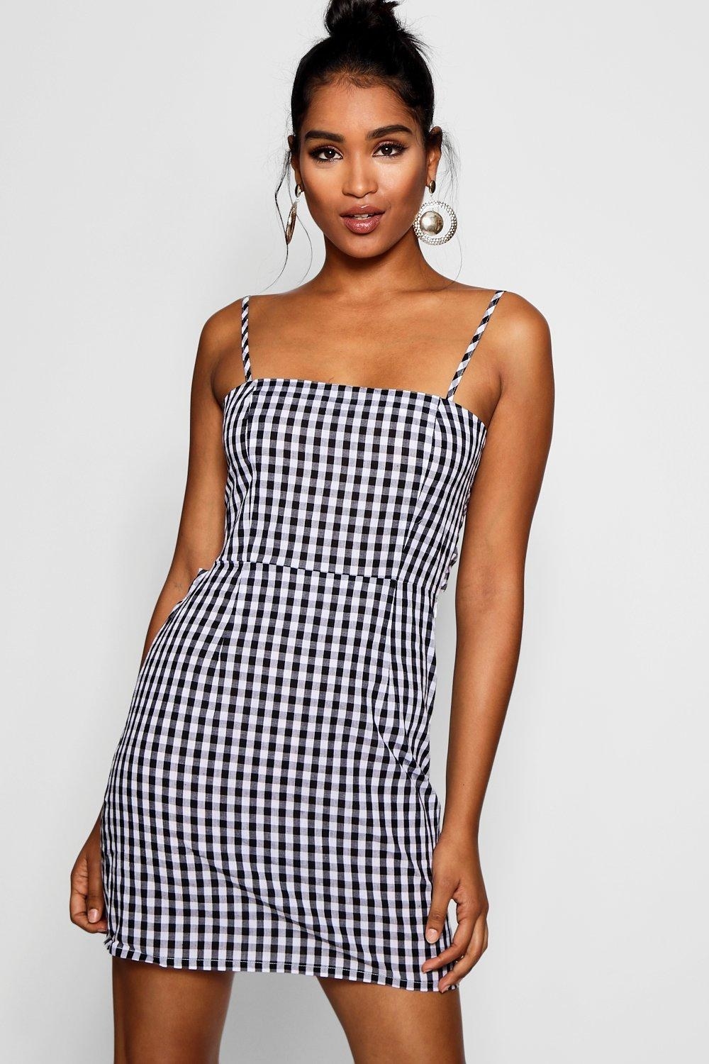 21 Things You're 1000% Going To Want From The HUGE Boohoo Sale