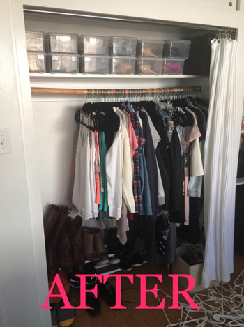 An after customer review photo of their closet using the slim velvet hangers