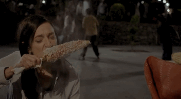 "Pero sí, a Mariana Treviño seguramente le fascinan los esquites... sólo que sin queso, sin mayonesa y sin nada. Es vegetariana. Yo creo que le echan el elote en vasito, como dijéramos en Guadalajara".