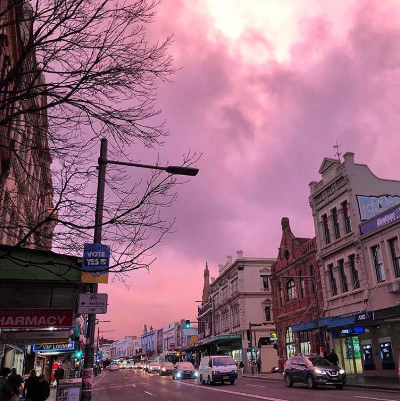 空がピンク色に染まって いまならなんでも許せそう