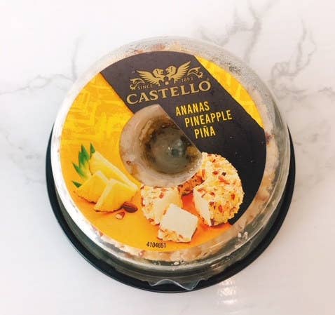 カルディの キャステロクリームパイナップル が贅沢感すごい パイナップルの甘い風味が濃厚クリームチーズと混ざって至福感ある