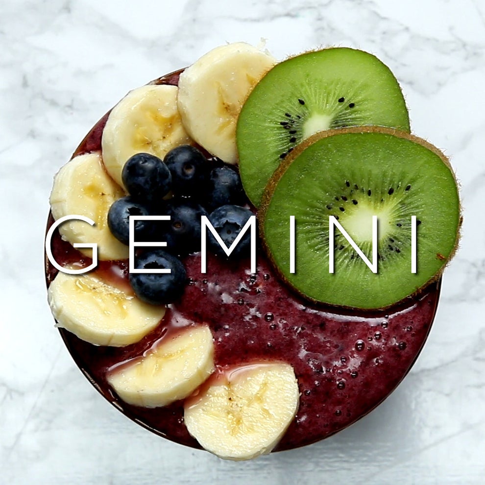 Here's How To Make The Perfect Smoothie Bowl For Your Zodiac Sign
