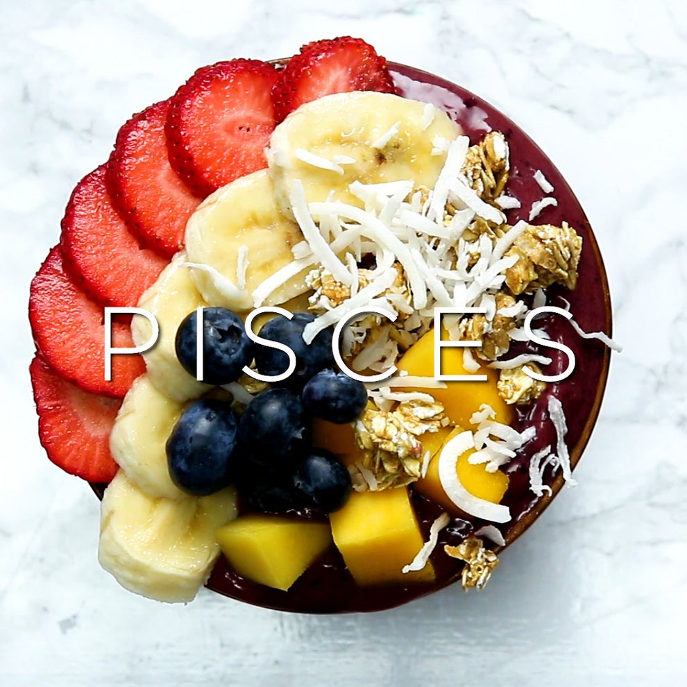 Here's How To Make The Perfect Smoothie Bowl For Your Zodiac Sign