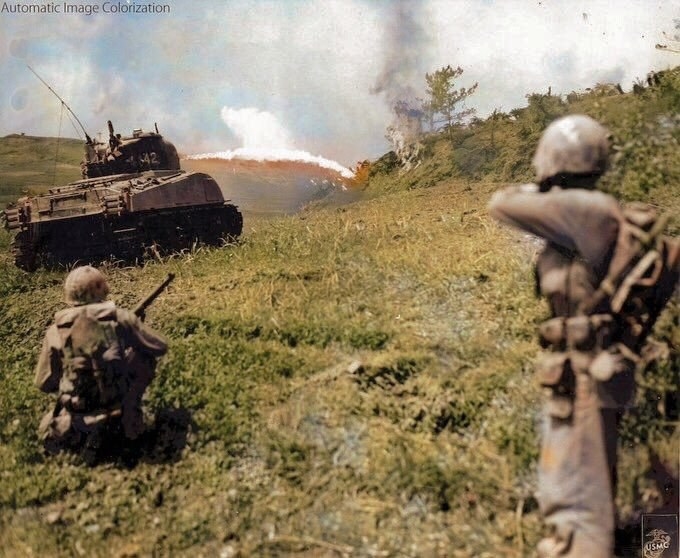 あの時 島は戦火にのまれた 米兵が見た 沖縄戦 カラーで振り返る