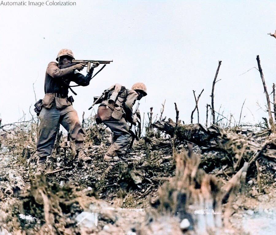 あの時 島は戦火にのまれた 米兵が見た 沖縄戦 カラーで振り返る