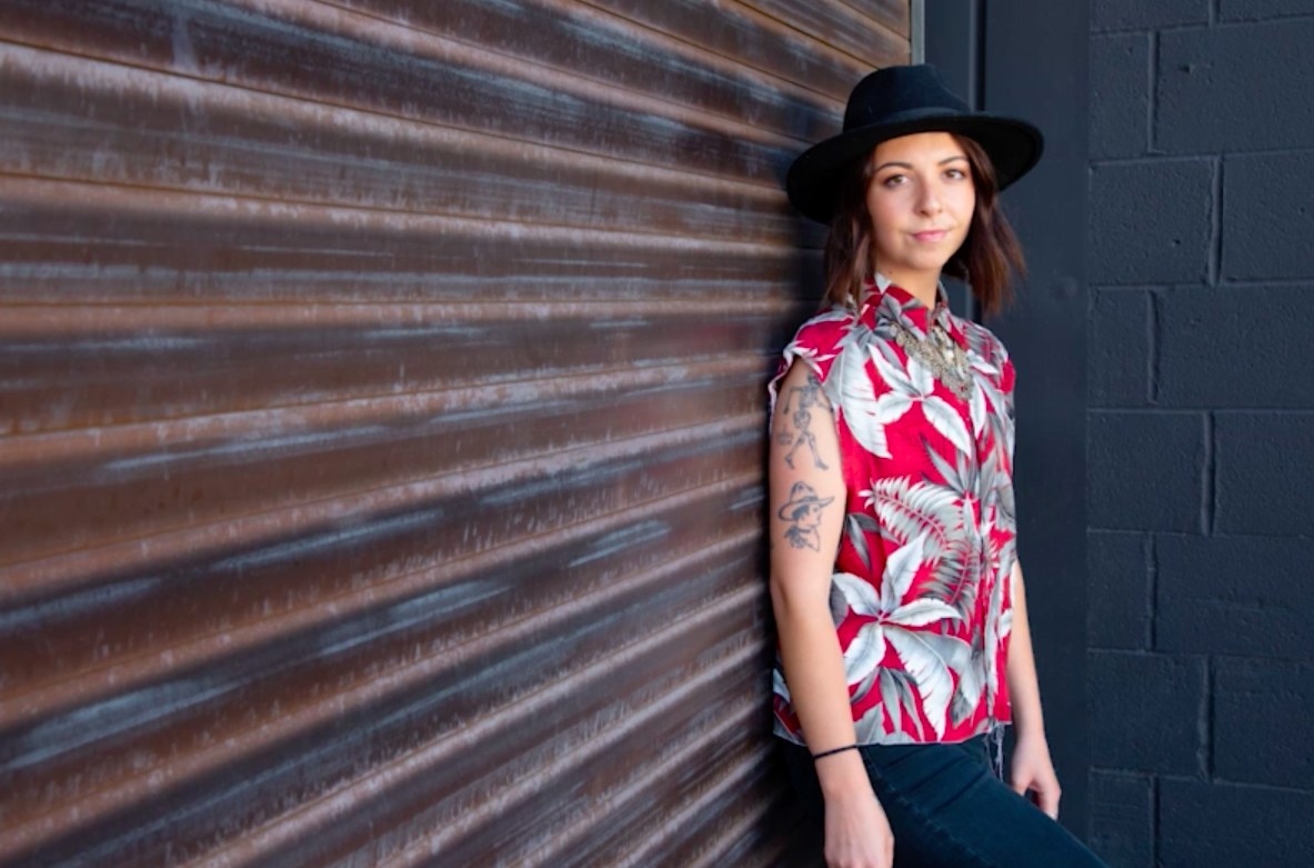 Women Try Styling Aloha Shirts 4 Different Ways 