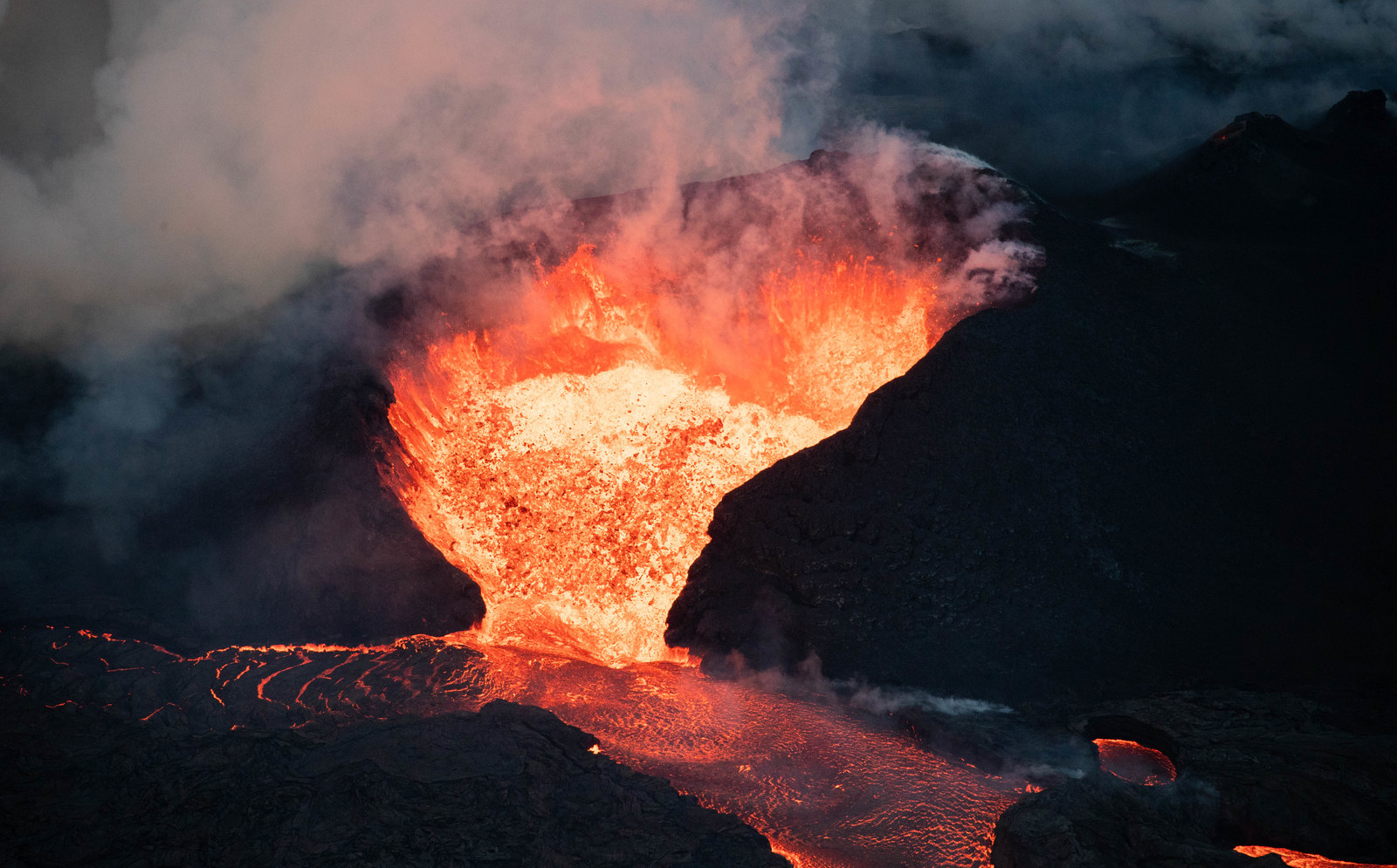 Stunning Photos Will Make You Feel The Lava's Heat In Hawaii