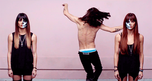 It reflects the inner battle between beauty and madness that goes on in each person's mind. The video itself seems like a piece of art.—spalvaspagaisu