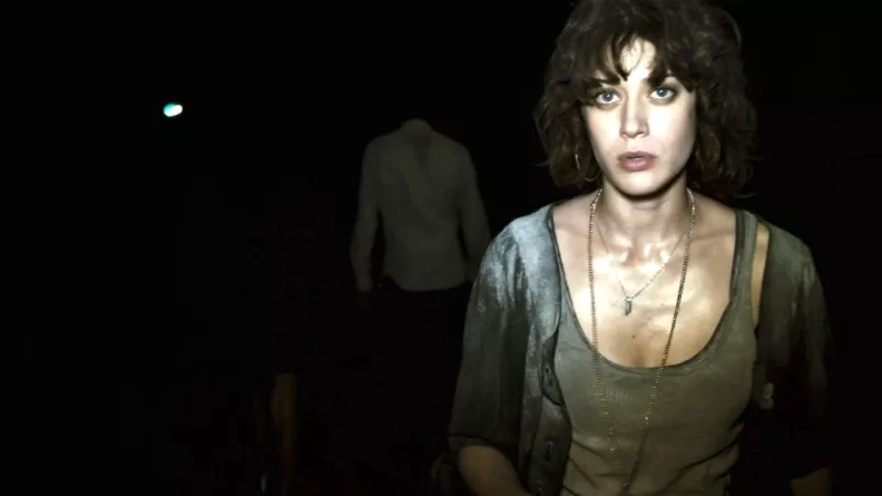 Netflix se hizo con los derechos de esta película que cuenta con la presencia de Lizzy Caplan y Michael Peña. Por el momento no se conocen muchos detalles, más allá de que la Tierra es invadida... El 27 de julio podrás verla en Netflix.