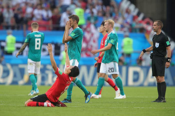 Aunque Suecia nos goleó, ellos vencieron 2-0 a Alemania, lo que nos ayudó a clasificar en segundo lugar de nuestro grupo.