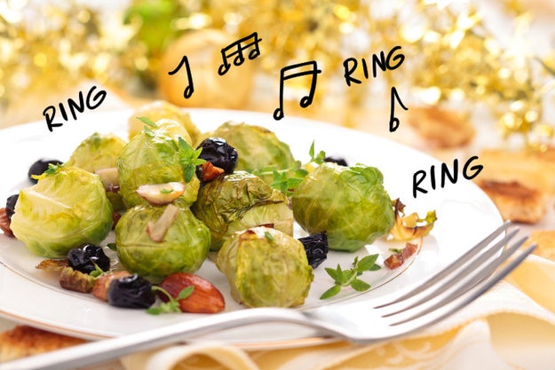 芽キャベツの収穫前の姿 ちょっと背筋ゾワッとしない