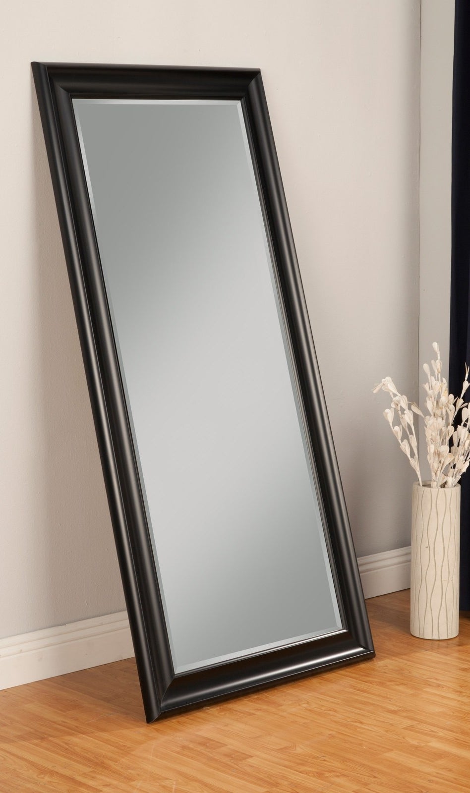 Price: $95.01 ($18.99 off the original price, available in four colors)