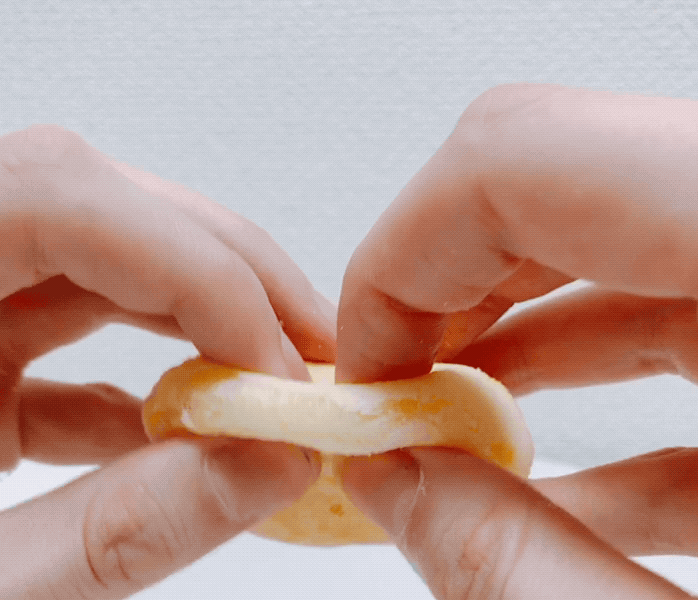 外はサクサクで、中はとにかくもっちもち!例えるなら「ポン・デ・リング」みたいな感じ。チーズの味が濃くて美味しい。チーズ好き、もちもち系が好きな人は絶対ハマると思います。忙しい朝でもこんなに美味しいものが手軽に食べられて幸せです。