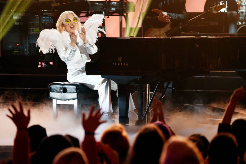 sub-buzz-757-1528573121-9.jpg?downsize=8