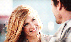 «J'étais figurante dans un épisode de Nashville. La journée étant beaucoup plus longue que prévue, Connie Britton s'est arrangée pour que du café soit livré pour tous les figurants et les membres de l'équipe. C'est la meilleure.»—jennaw4d34772aa