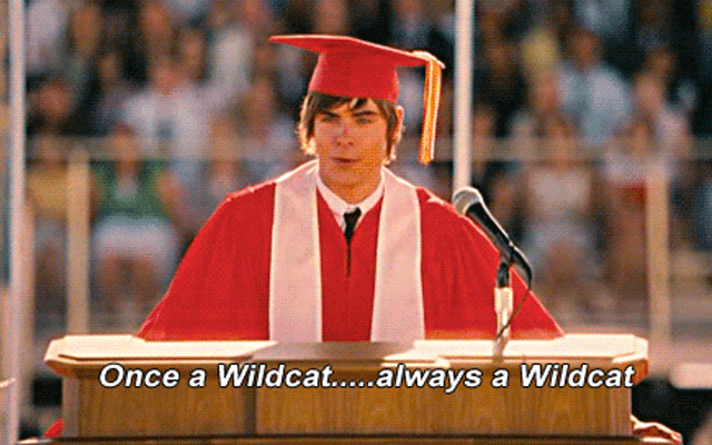 «J'ai été figurante dans High School Musical 3 et ça m'a vraiment fait prendre conscience que les acteurs et l'équipe travaillent de longues heures. Un jour, on a filmé jusqu'à 3 heures du matin pour essayer d'obtenir une prise de Zac Efron mettant un panier. Le pauvre garçon n'est pas très bon en basket mais a fait de son mieux pour rendre le résultat crédible !» —katien464011fe7