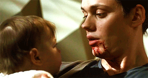 «J'étudie le théâtre et j'ai été figurante dans Hemlock Grove. Au début, j'étais très enthousiaste. J'ai rencontré Eli Roth et Bill Skarsgard. Puis la maquilleuse/coiffeuse m'a pris la tête car mes cheveux frisés étaient difficiles à coiffer, l'équipe de tournage s'est retrouvée à court de nourriture et de bouteilles d'eau. Et après avoir travaillé dix heures dehors en juillet, j'ai eu un coup de chaleur et j'ai dû aller chez le médecin. C'est là que j'ai décidé de m'en tenir au théâtre.»—simag449ab8698