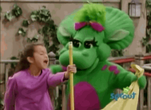 «Quand j'avais 8 ans, j'ai été figurante dans un épisode de Barney. Quand les enfants sont arrivés pour tourner l'épisode, on nous a demandé de rester loin de Baby Bop, l'acteur passant apparemment une sale journée. On a commencé à tourner, et tout s'est bien passé jusqu'à ce que l'un des autres figurants marche sur la queue de Baby Bop. L'acteur a trébuché, s'est égratigné la tête et a hurlé des insanités au pauvre gosse avant de quitter le tournage, furieux.»—olliebrolly995