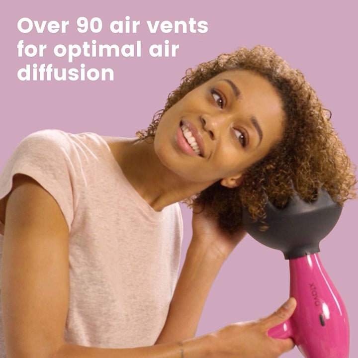 A model using the diffuser with text "over 90 air vents for optimal air diffusion"