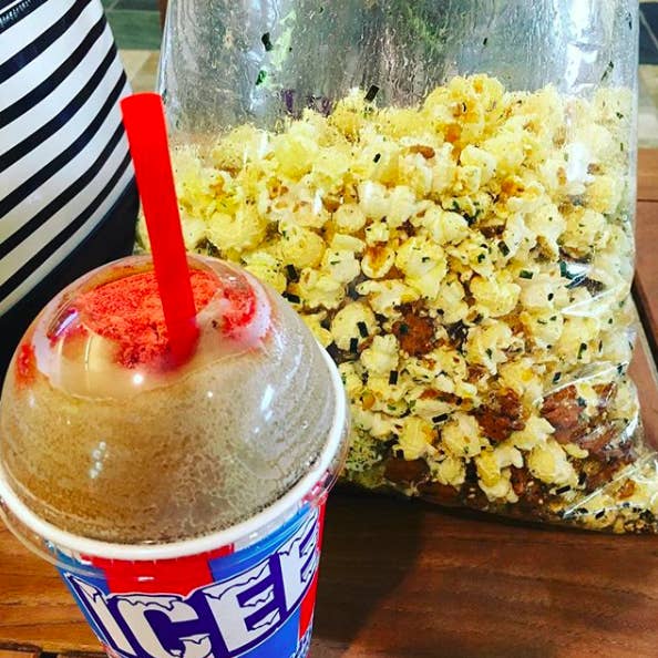 映画をみながら何食べる 海外の鉄板フードが意外なモノだった 映画をみながら何食べる 海外の鉄板フードが意外なモノだった