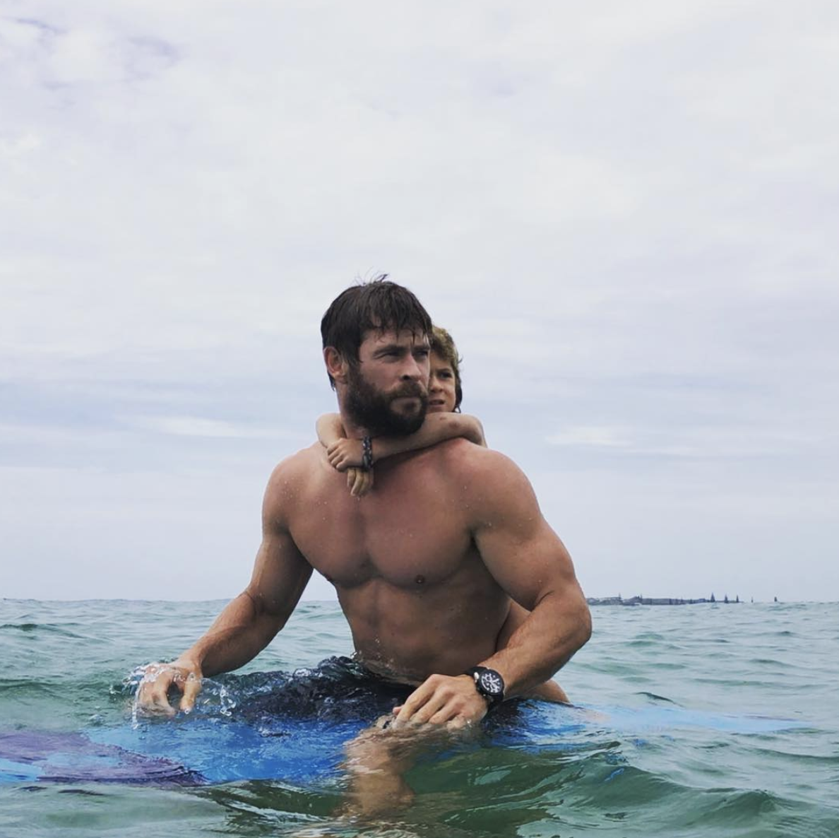 OMG, You Need To See This Video Of Chris Hemsworth Working Out Shirtless