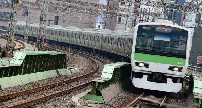 通勤電車からの景色をmvに変える 魔法のプレイリスト 通勤電車からの景色をmvに変える 魔法のプレイリスト