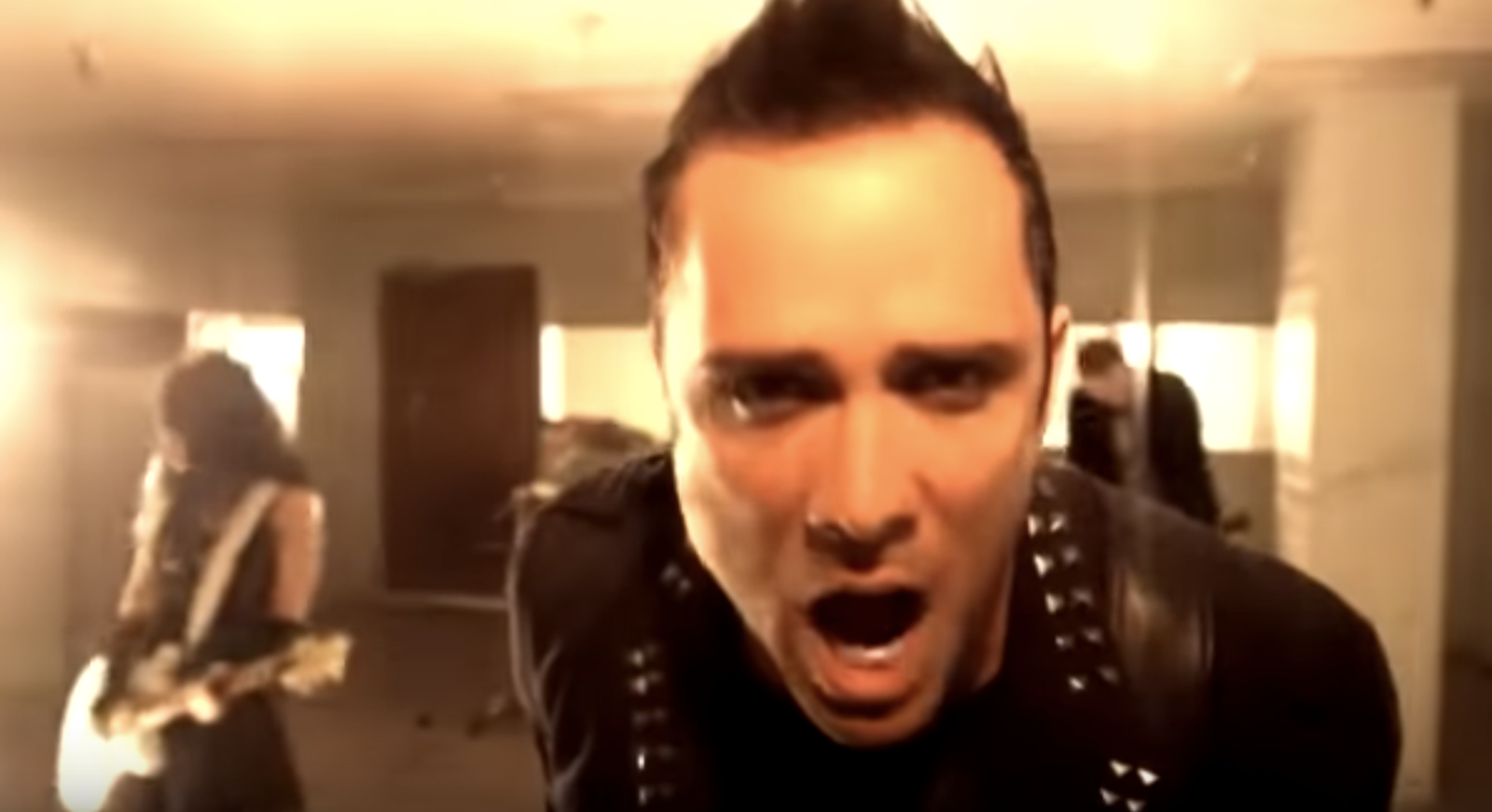 Я чувствую монстра на английском. Skillet Джон Купер Monster. Skillet Monster клип. Skillet Monster 2009 Official. Skillet - Monster (Official Video).