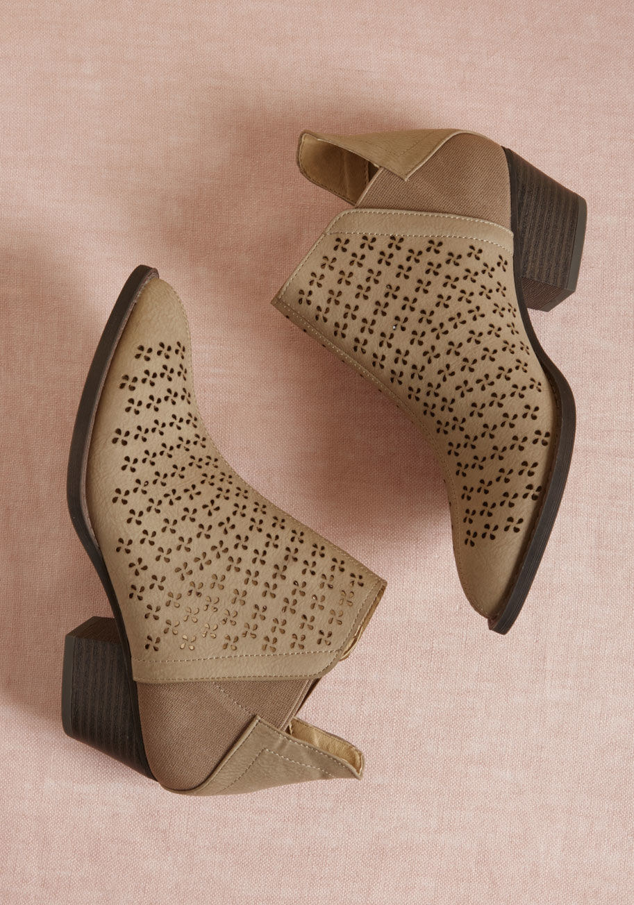 Price: $27.97 (originally $69; available in sizes 6-11)