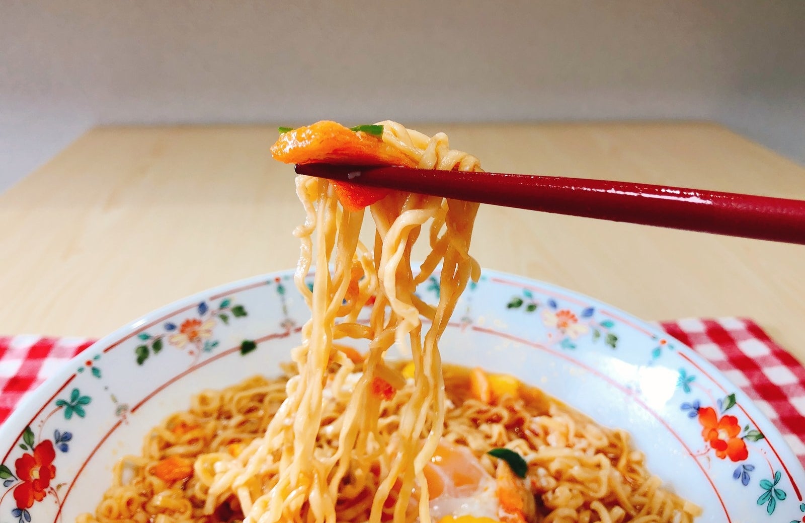 スーパーに進化版チキンラーメンが売ってた これはむちゃくちゃおいしいぞ