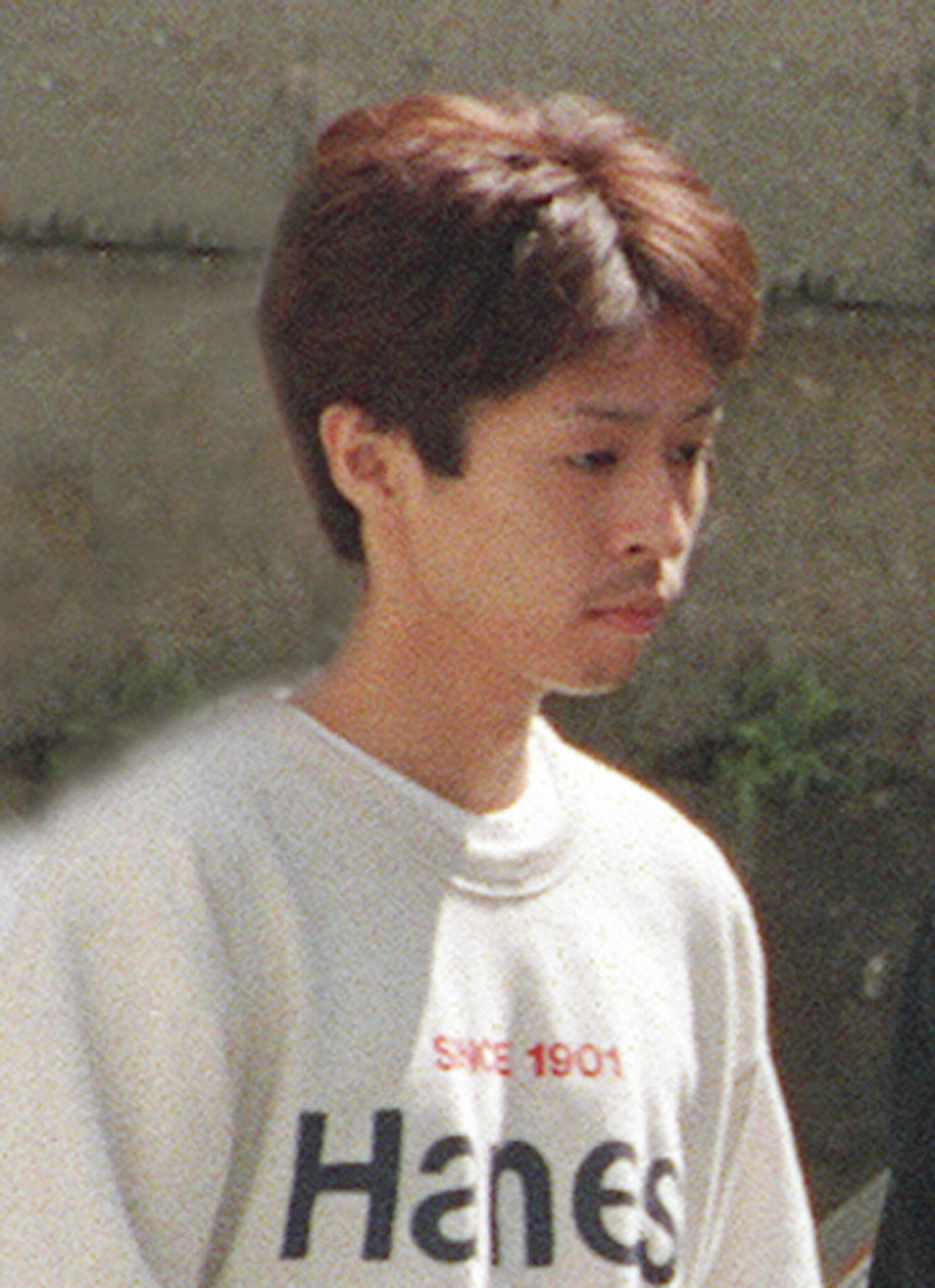 関与した事件:地下鉄サリン事件、仮谷清志さん拉致など10事件で殺人罪などに問われ死刑。京都市出身、高校2年生でオウムの前身に入門。地下鉄サリン事件の総合調整役、他の事件では指揮役をになった。教団では24歳で「諜報省」のトップに任命されていた。