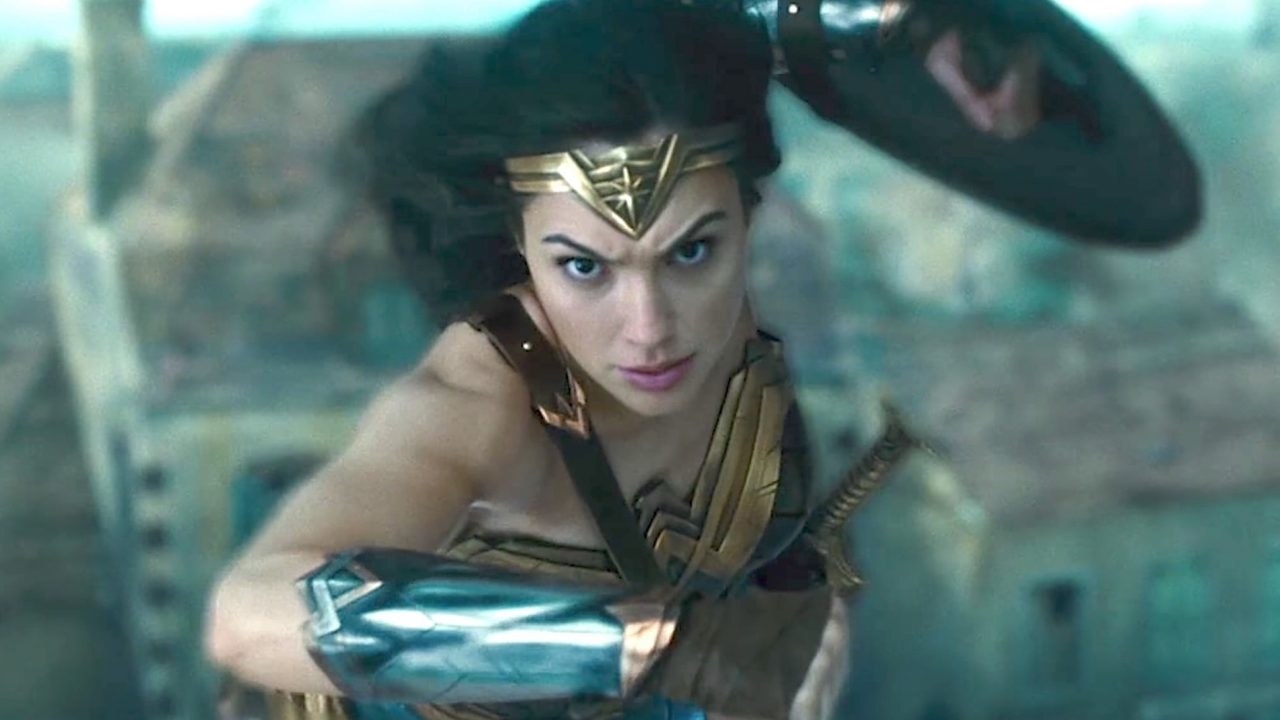 Wonder Woman Gal Gadot Visited A Children's Hospital In Full Costume