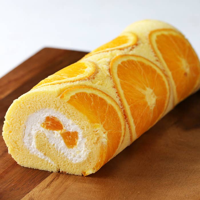 見た目爽やか 夏色オレンジロールケーキ