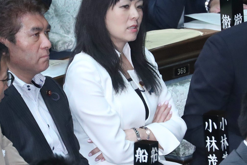 衆議院本会議に臨む杉田議員（6月）