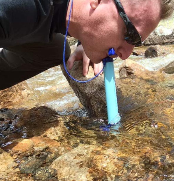 reviewer using the straw