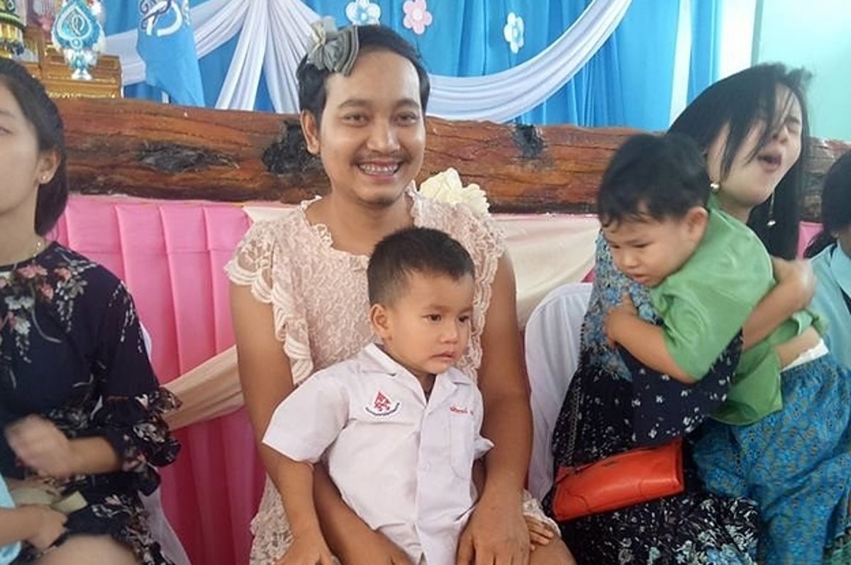 シングルファザーが女装 息子たちのために父がドレスを着た理由が泣ける