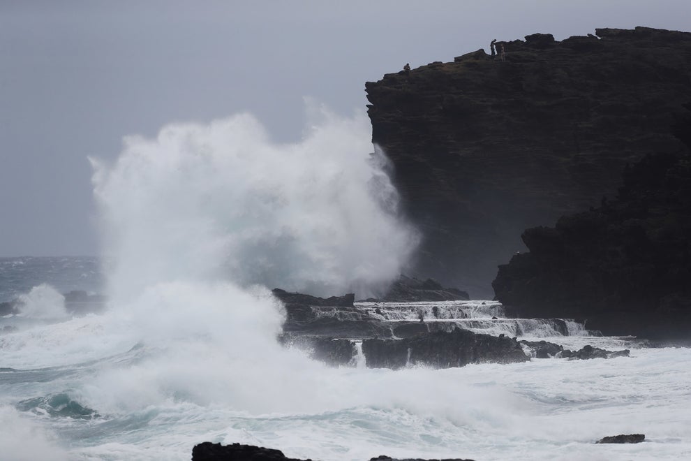 These Dramatic Photos Show Catastrophic Flooding In Hawaii After