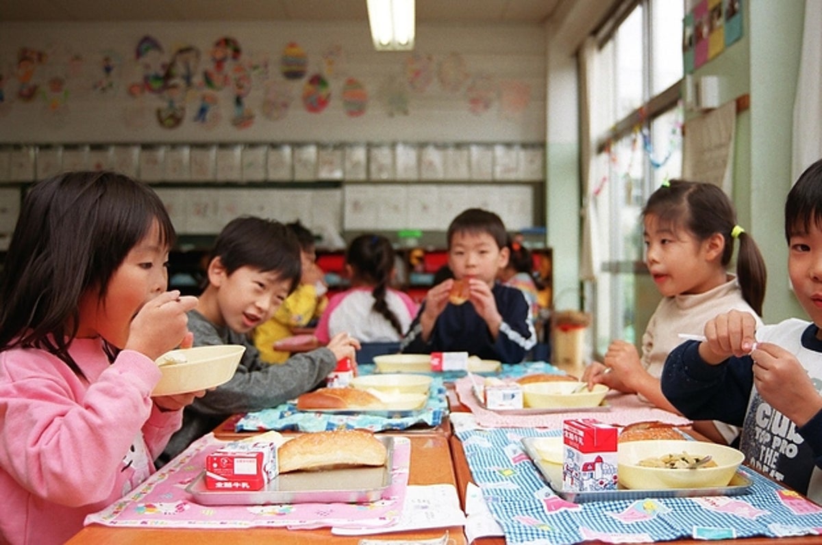 給食に救われる子どもたち たった15分の昼食時間が格差社会を表している