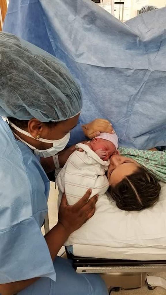 a-pregnant-woman-endured-an-emergency-c-section-without-anesthesia