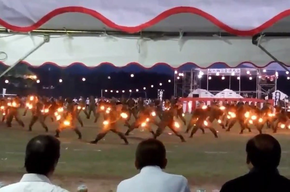 これが自衛隊の本気 納涼祭で披露したヲタ芸がガチすぎたw