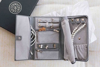 product image of the wrap-up jewelry case