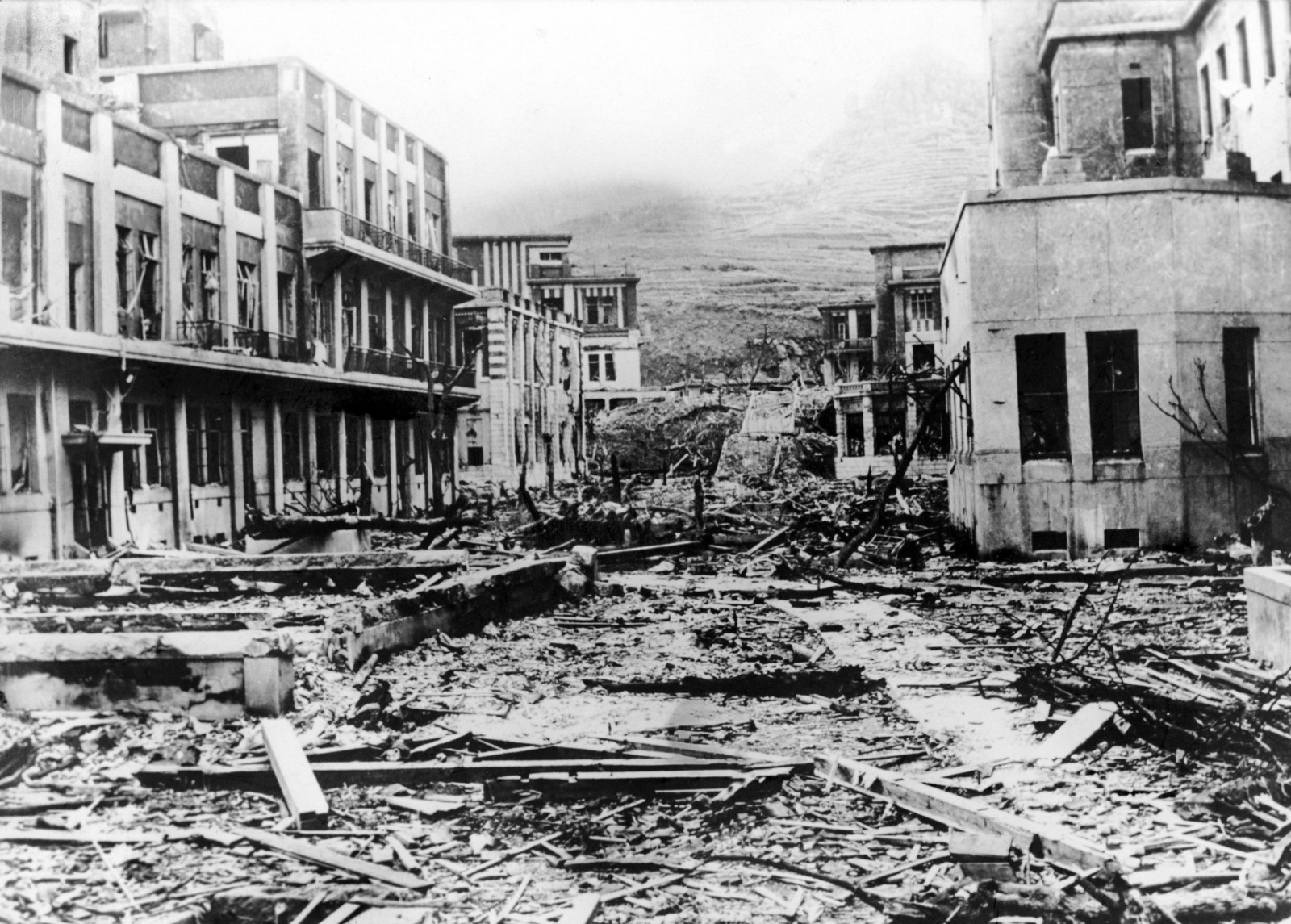 原爆投下後の長崎を記録した貴重な写真たち