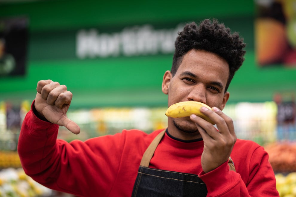 A Korean Market Is Selling Packs Of Bananas Of Varying Ripeness And