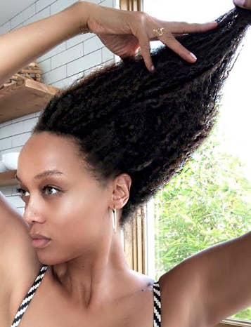 Tyra Banks Just Showed Her Real Hair Without Weave Or Wigs And It's  Beautiful