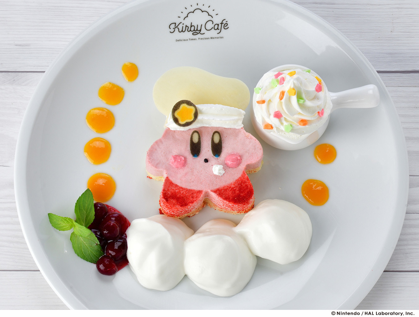 メニュー名は「カービィのふんわりいちごムース」。価格は1480円(税抜)。