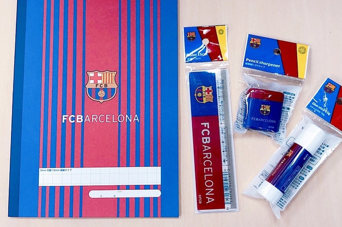 なぜかダイソーに Fcバルセロナのグッズ が売っている なぜかダイソーに Fcバルセロナのグッズ が売っている